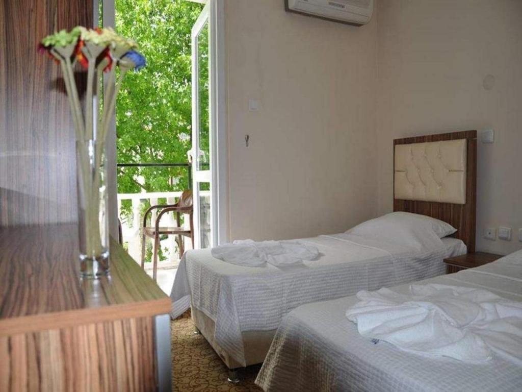 Standart Oda,Bahçe veya Sokak Manzaralı,2. Kat