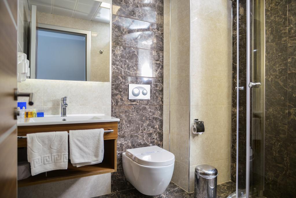 Iki Ayrı Yataklı Oda, Şehir Manzaralı