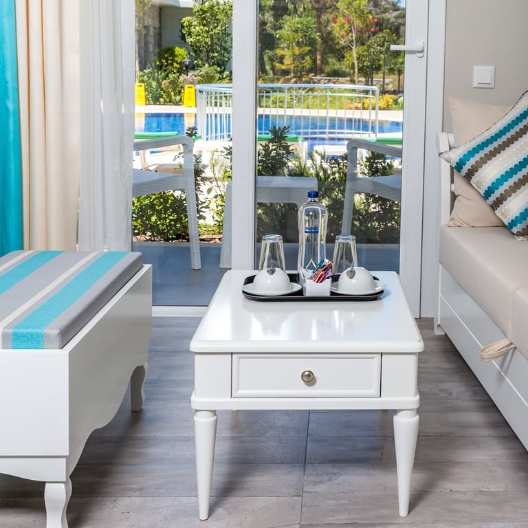 Aile Suit Odası, Havuz Manzaralı