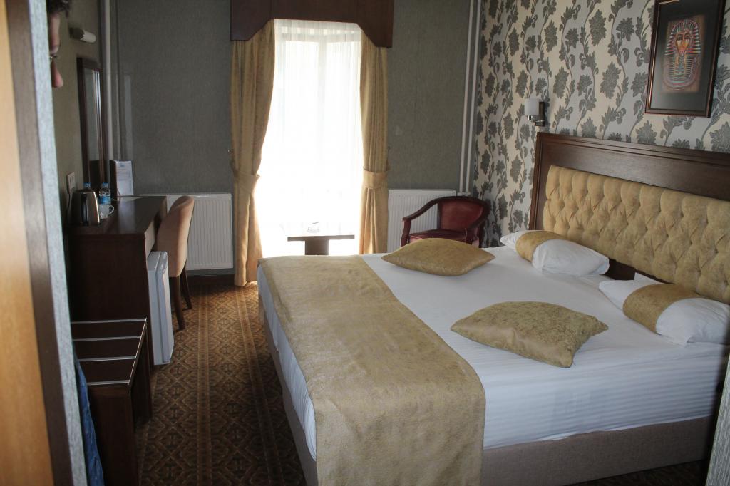 Standart Oda, Cadde Manzaralı