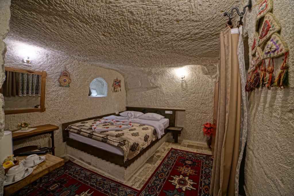 Economy Cave Room