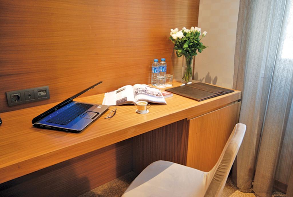 Junior Suit Oda, Şehir Manzaralı (Balkonsuz)