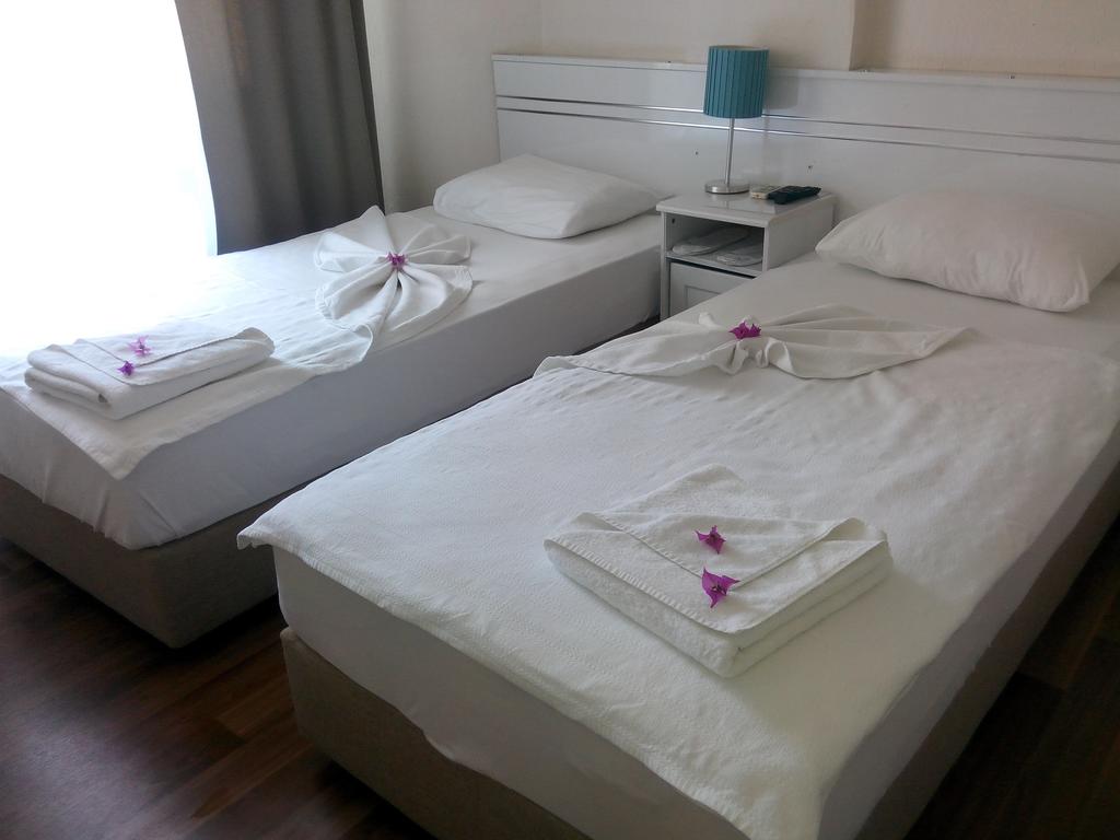 Triple,Şehir Manzaralı