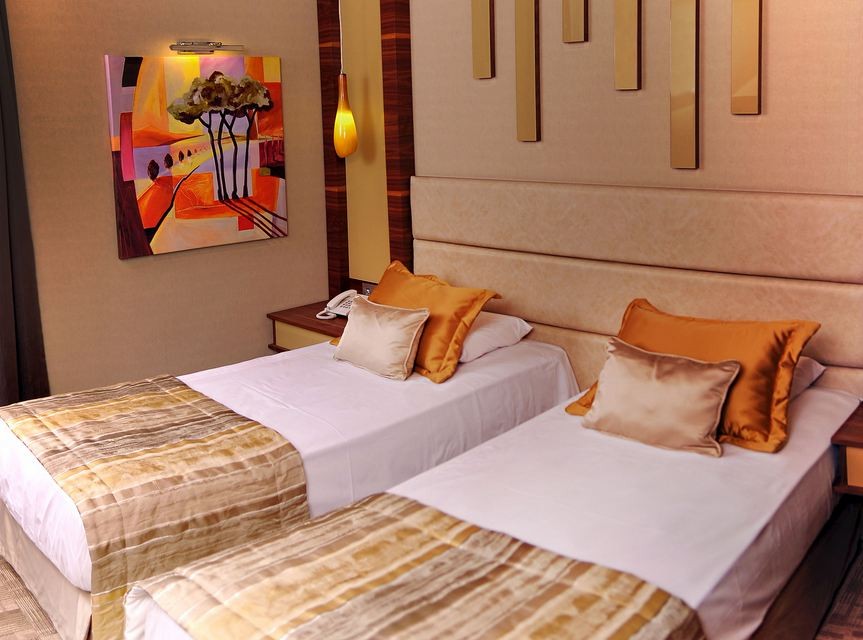 Twin Room, Land View