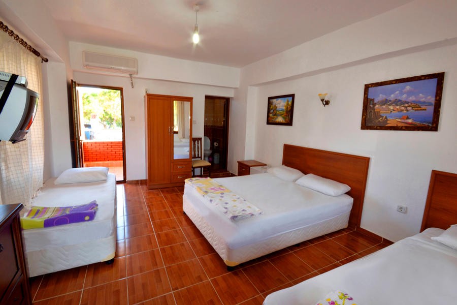 Aile Odası, Bahçe Manzaralı