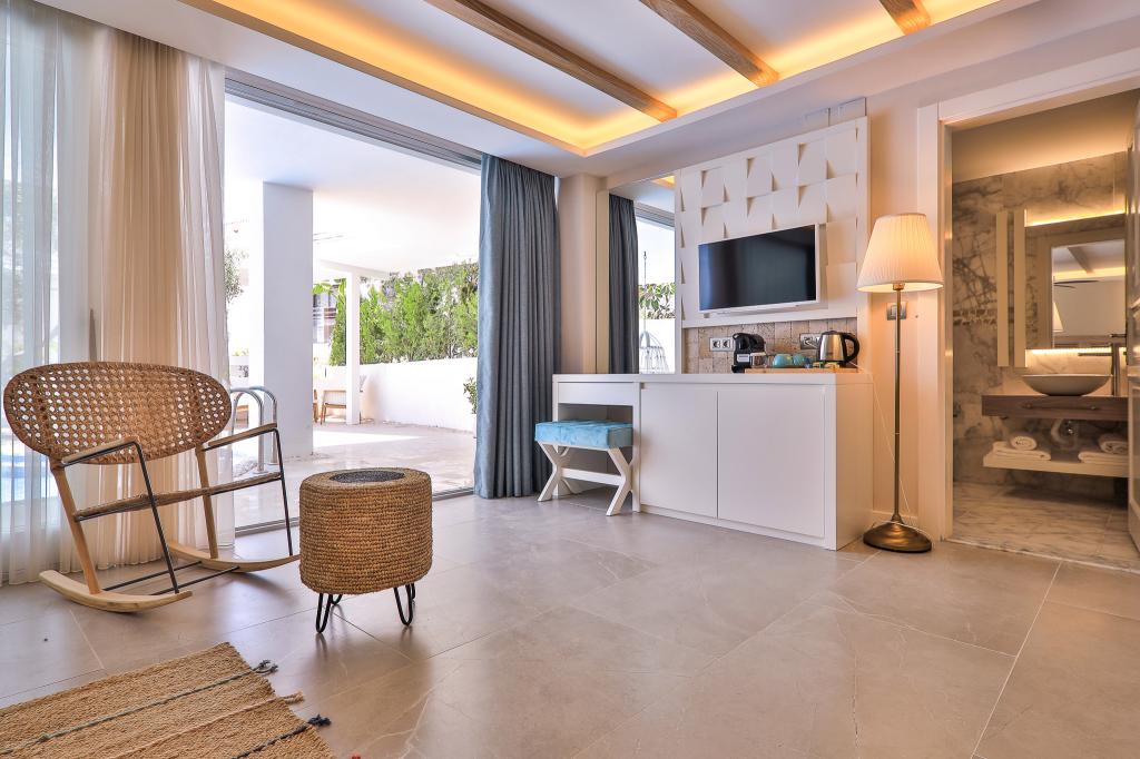 Pool Room, Garden View, With Private Pool And Garden
