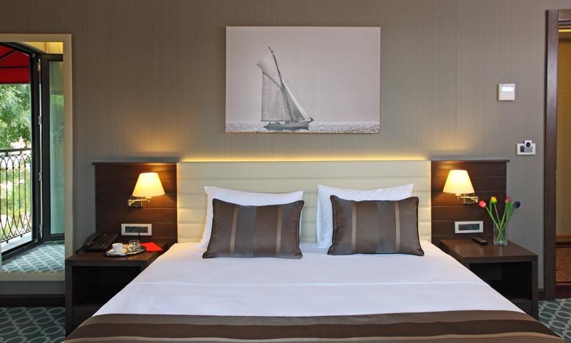 Standard Room, Partial Sea View