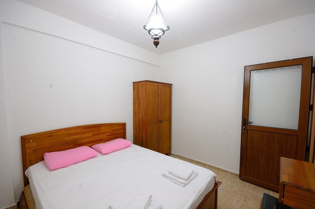 Taş Ev, Bahçe Manzaralı