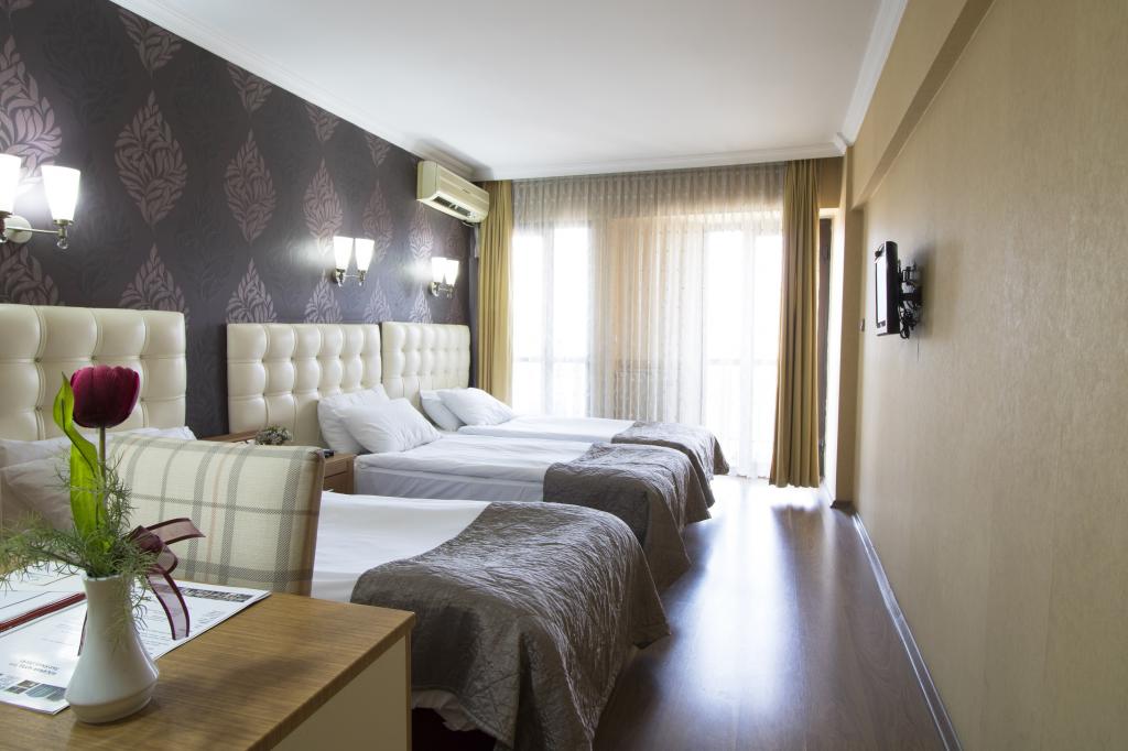 Triple,Şehir Manzaralı