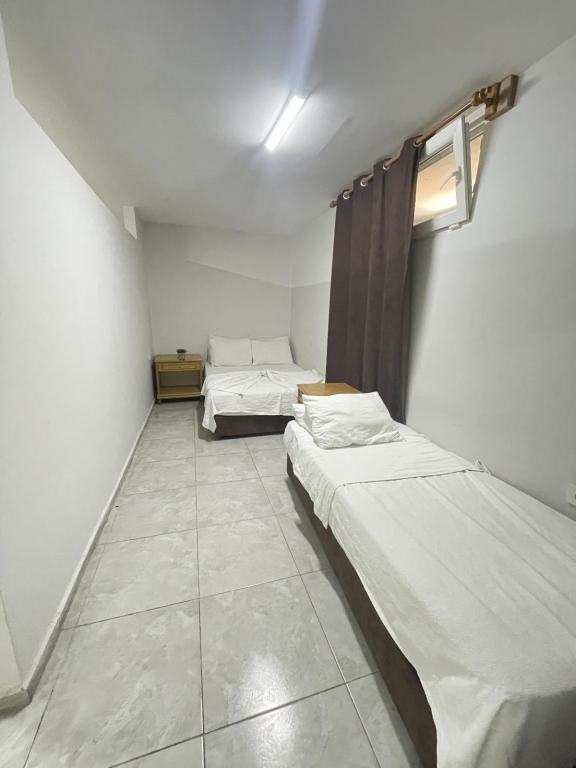 Apart Daire Zemin Kat Oda, Cadde Manzaralı