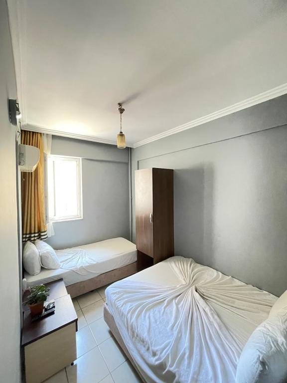 Aile Odası, Cadde Manzaralı