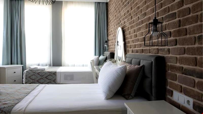 Iki Ayrı Yataklı Oda, Cadde Manzaralı