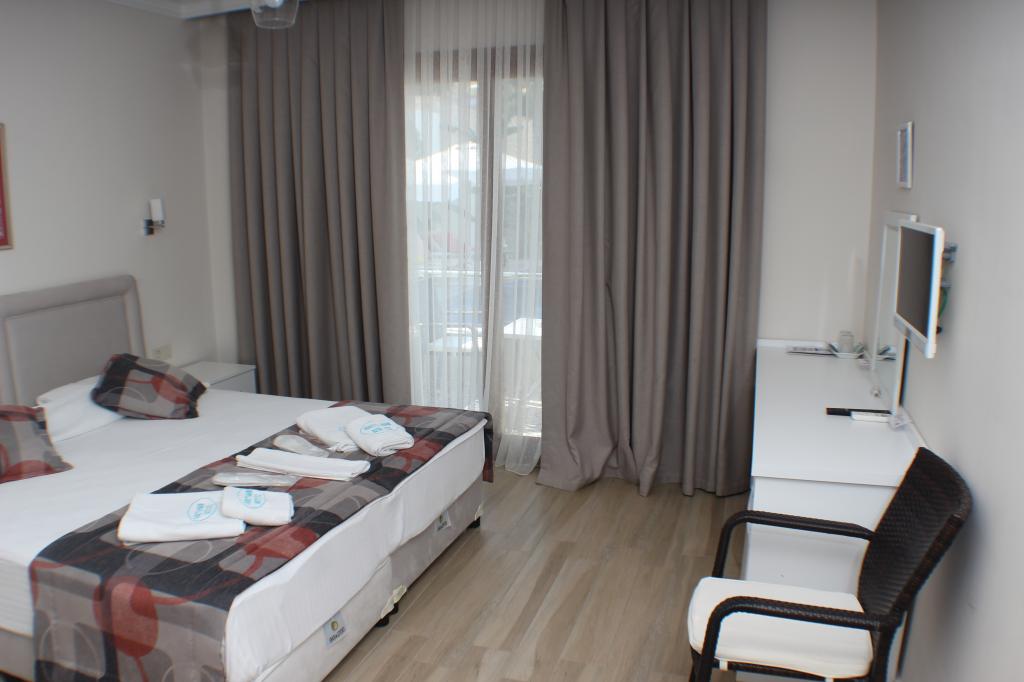 Standart Oda,Havuz Manzaralı