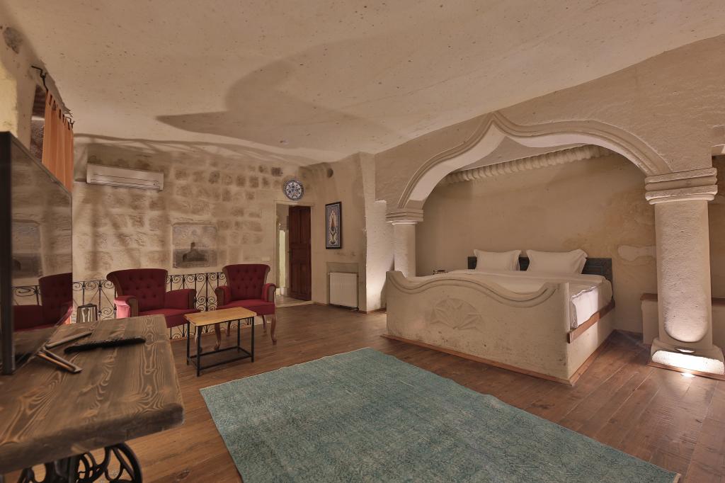 Honeymoon Room