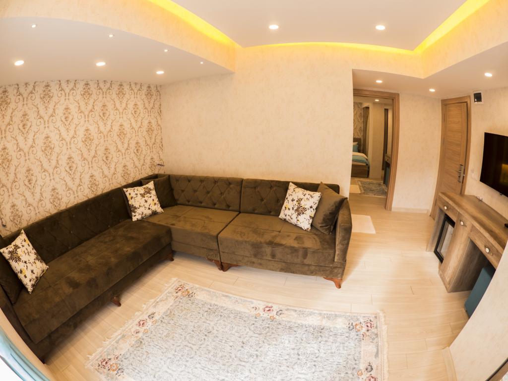 Suit Oda, Dağ Manzaralı (Balkonlu)