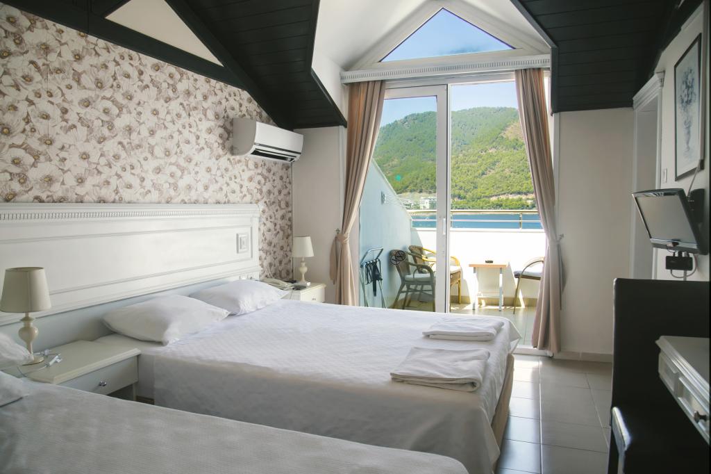 Triple,Deniz Manzaralı,Balkonlu