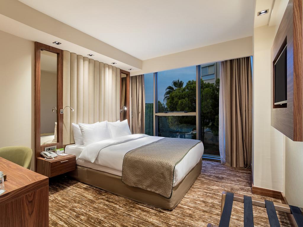 Holiday Inn Antalya Lara | Etstur