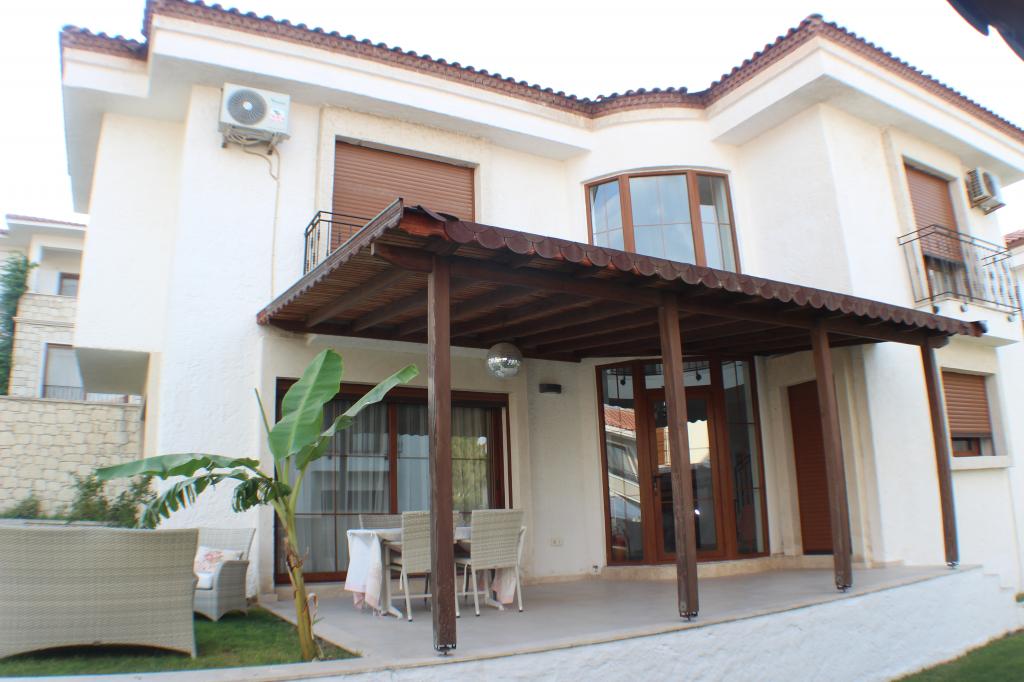 Villa,Havuz Manzaralı