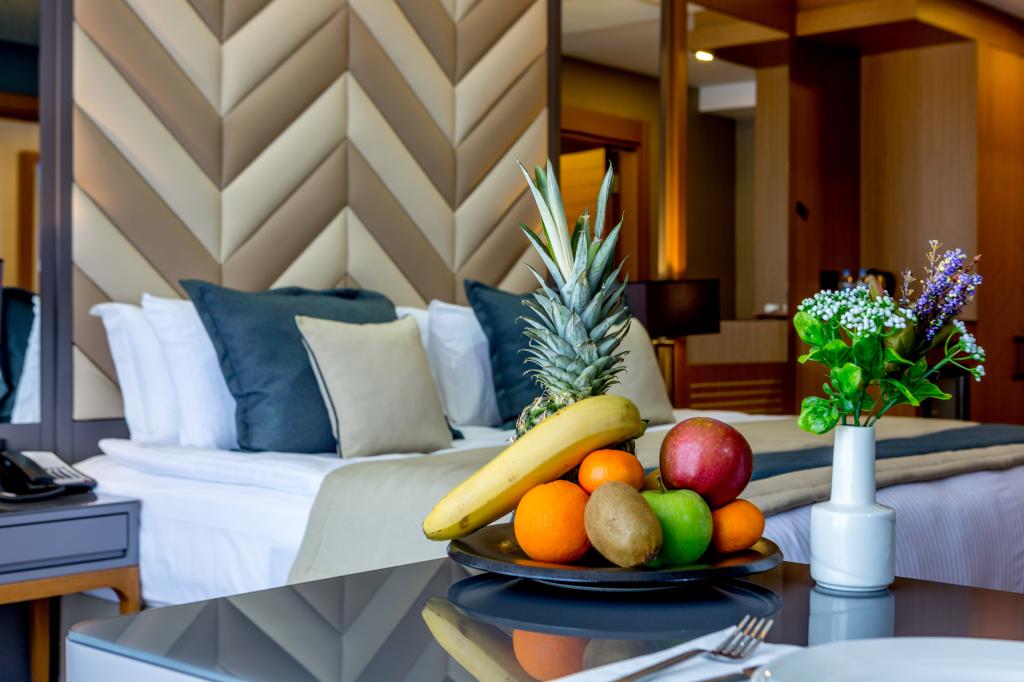 President Suit Oda, Kara Manzaralı