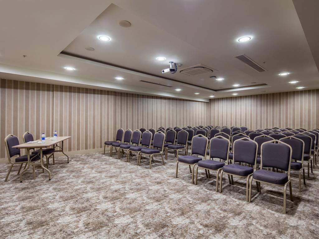Holiday Inn Antalya Lara | Etstur
