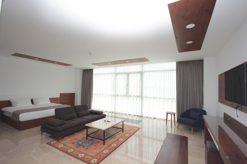 King Suit Oda, Şehir Manzaralı