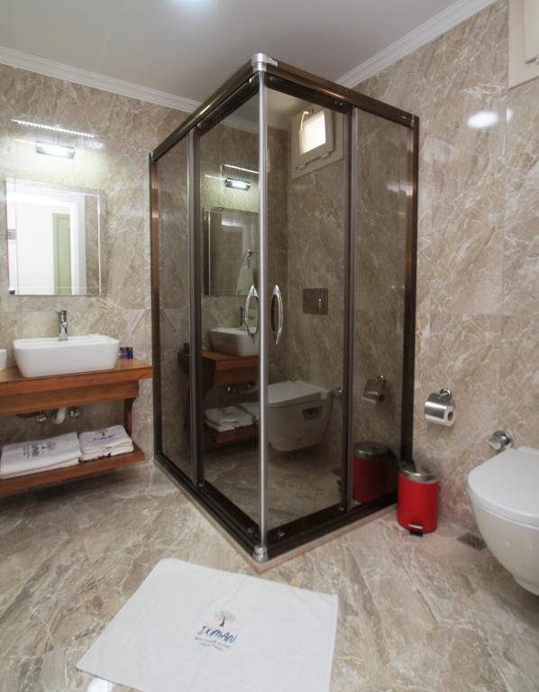 Deluxe Oda,Havuz Manzaralı,Balkonlu