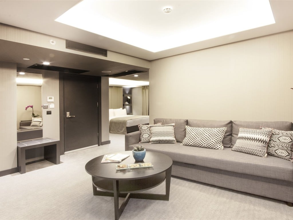 Aile Odası, Bahçe Manzaralı