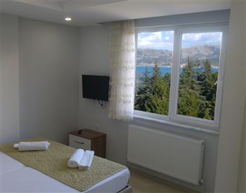 Suit Oda, Kara Manzaralı