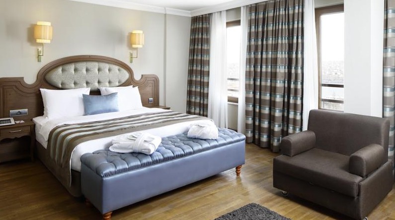 Deluxe Room, Lake View