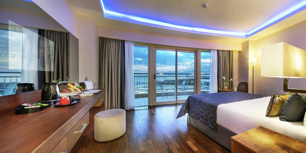 Standard Room, Partial Sea View