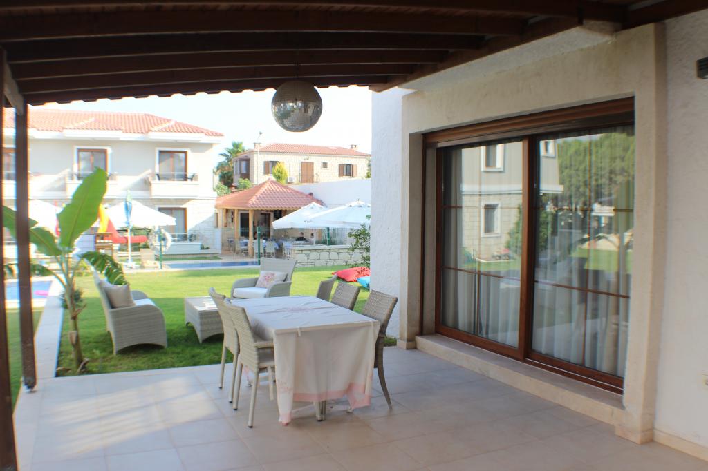 Villa,Havuz Manzaralı