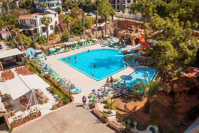 Green Life Hotel