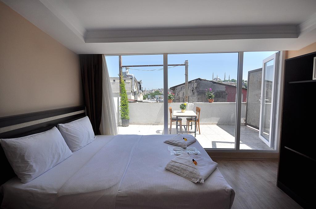 Family Deluxe Room, Partial Sea View (Balcony)