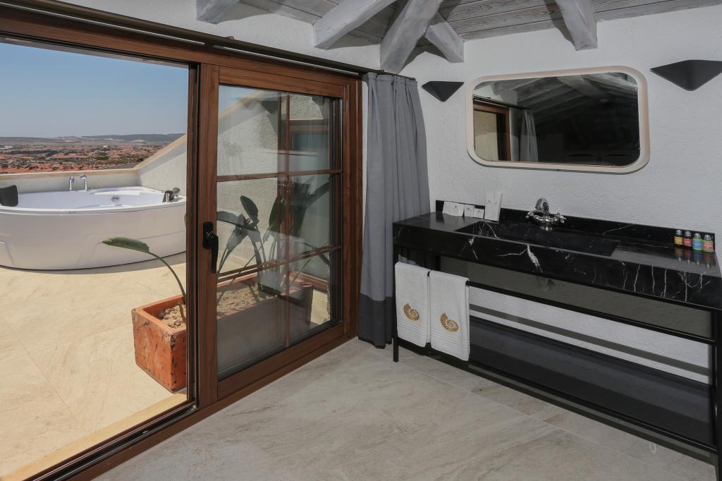Roof Penthouse Room, Partial Sea View (Jacuzzi)