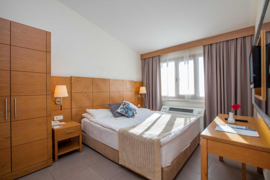 Aile Odası, Bahçe Manzaralı