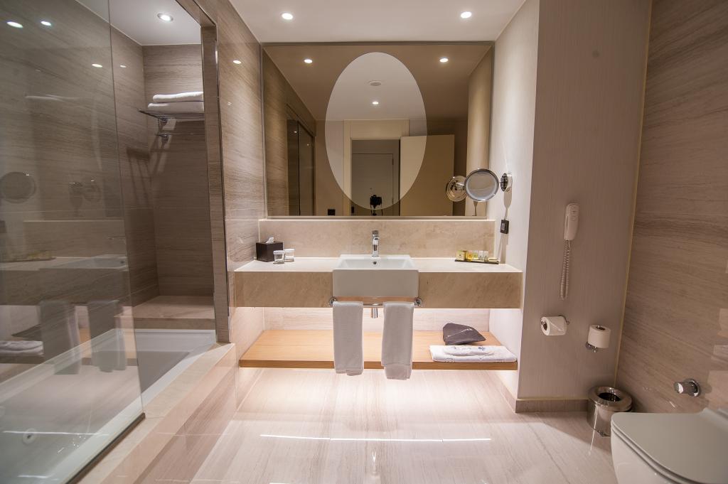 Iki Ayrı Yataklı Oda, Şehir Manzaralı