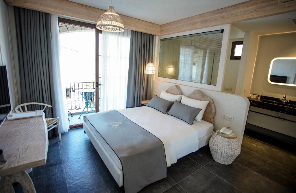 Luxury Oda, Havuz Manzaralı