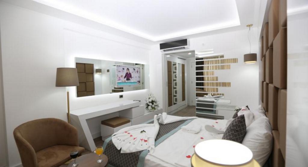 Honeymoon Room, City Or Mountain View