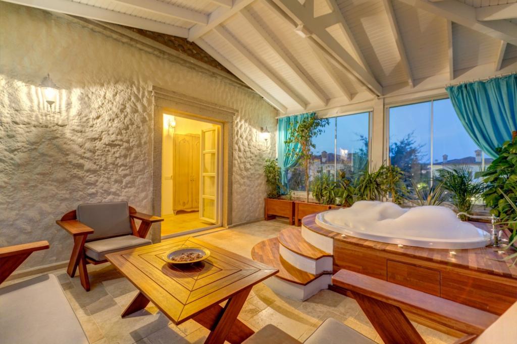 King Suit Oda, Havuz Manzaralı (Jakuzi)