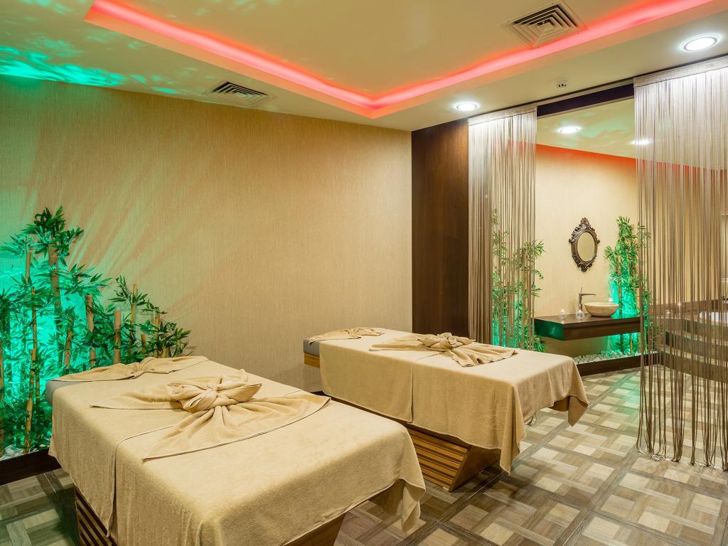 Holiday Inn Antalya Lara | Etstur