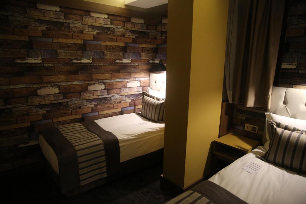 Standart Oda, Cadde Manzaralı