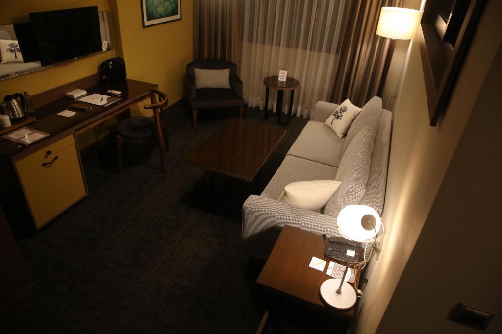 Suit Oda, Şehir Manzaralı