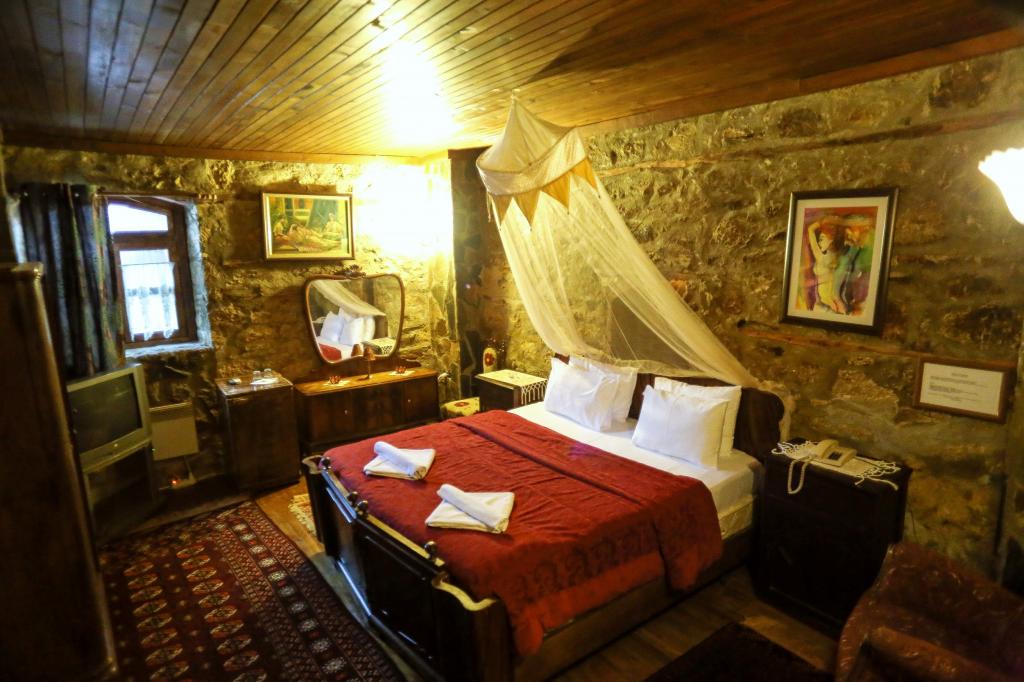 Standart Oda, Kara Manzaralı