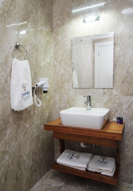 Deluxe Oda,Havuz Manzaralı,Balkonlu