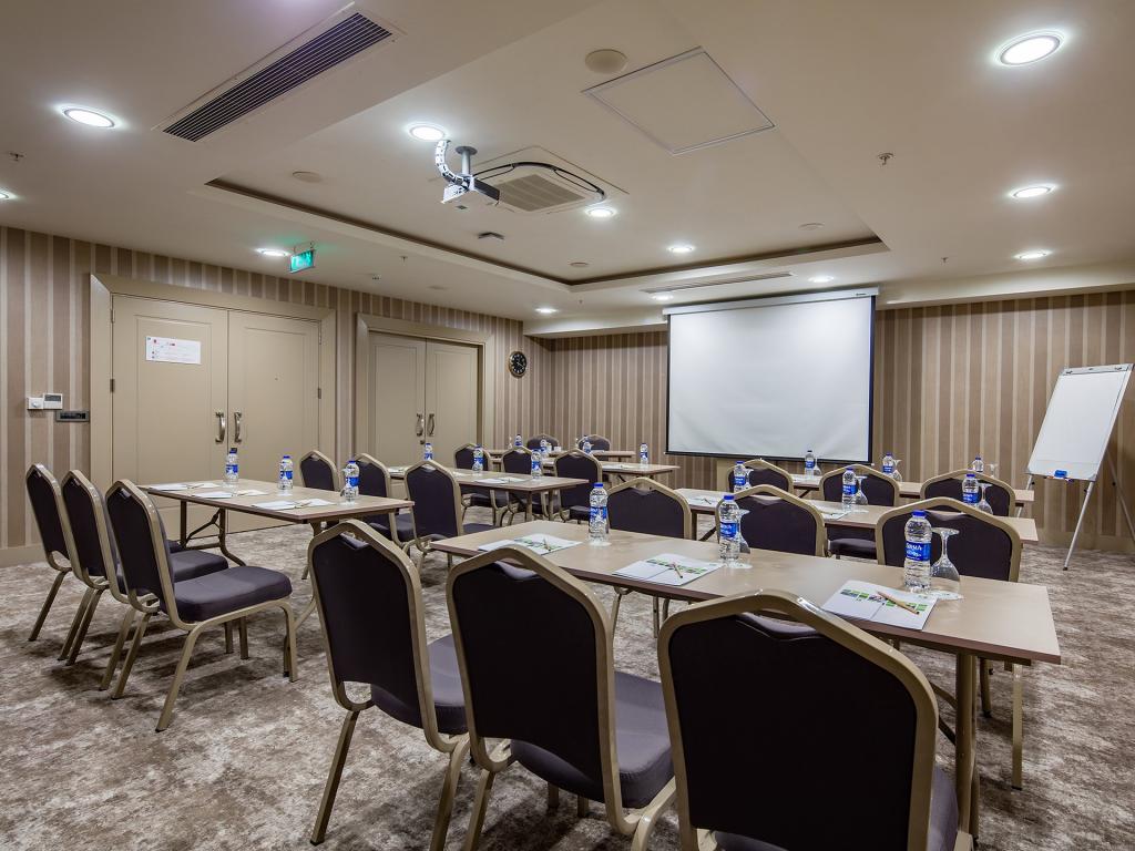 Holiday Inn Antalya Lara | Etstur