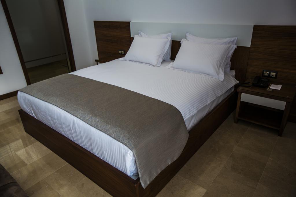 Deluxe Oda, Kara Manzaralı