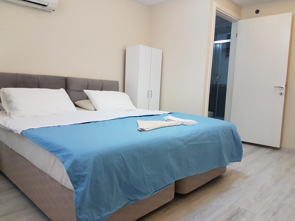 Standart Oda, Cadde Manzaralı