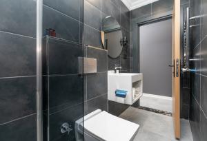 Center Suite