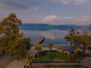 Private Junior Tiny House, Göl Manzaralı, Verandalı