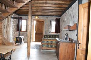 Karlıbel Armutalan Yayla Evleri